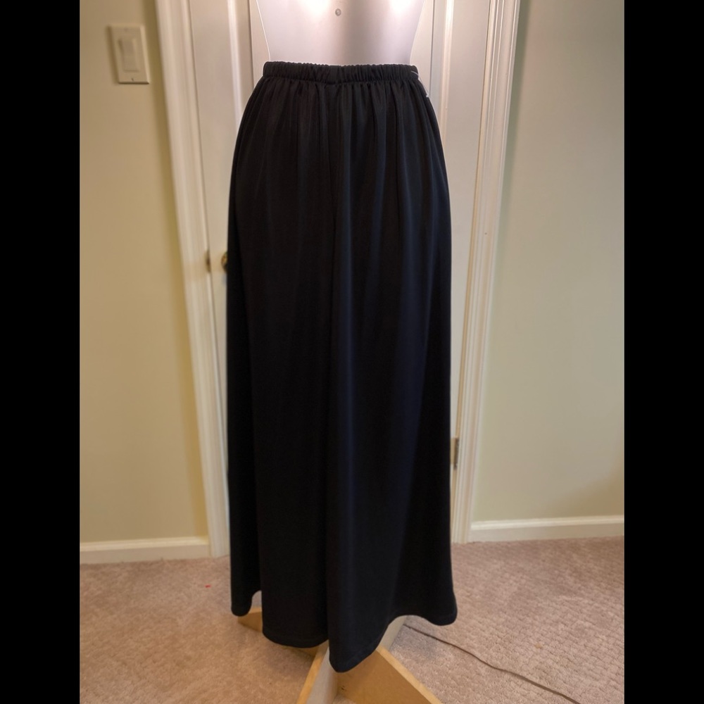 Formal Fashions - Woman’s black wide leg palazzo pants, Size: S - Picture 2 of 5